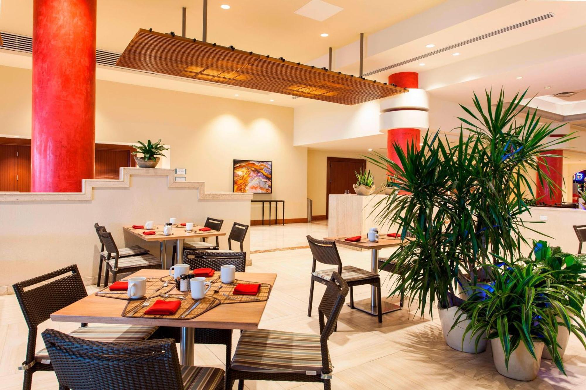 Courtyard By Marriott Isla Verde Beach Resort Сан-Хуан Екстер'єр фото