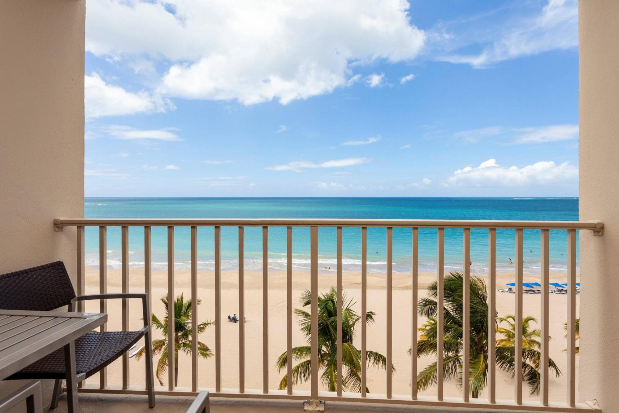 Courtyard By Marriott Isla Verde Beach Resort Сан-Хуан Екстер'єр фото