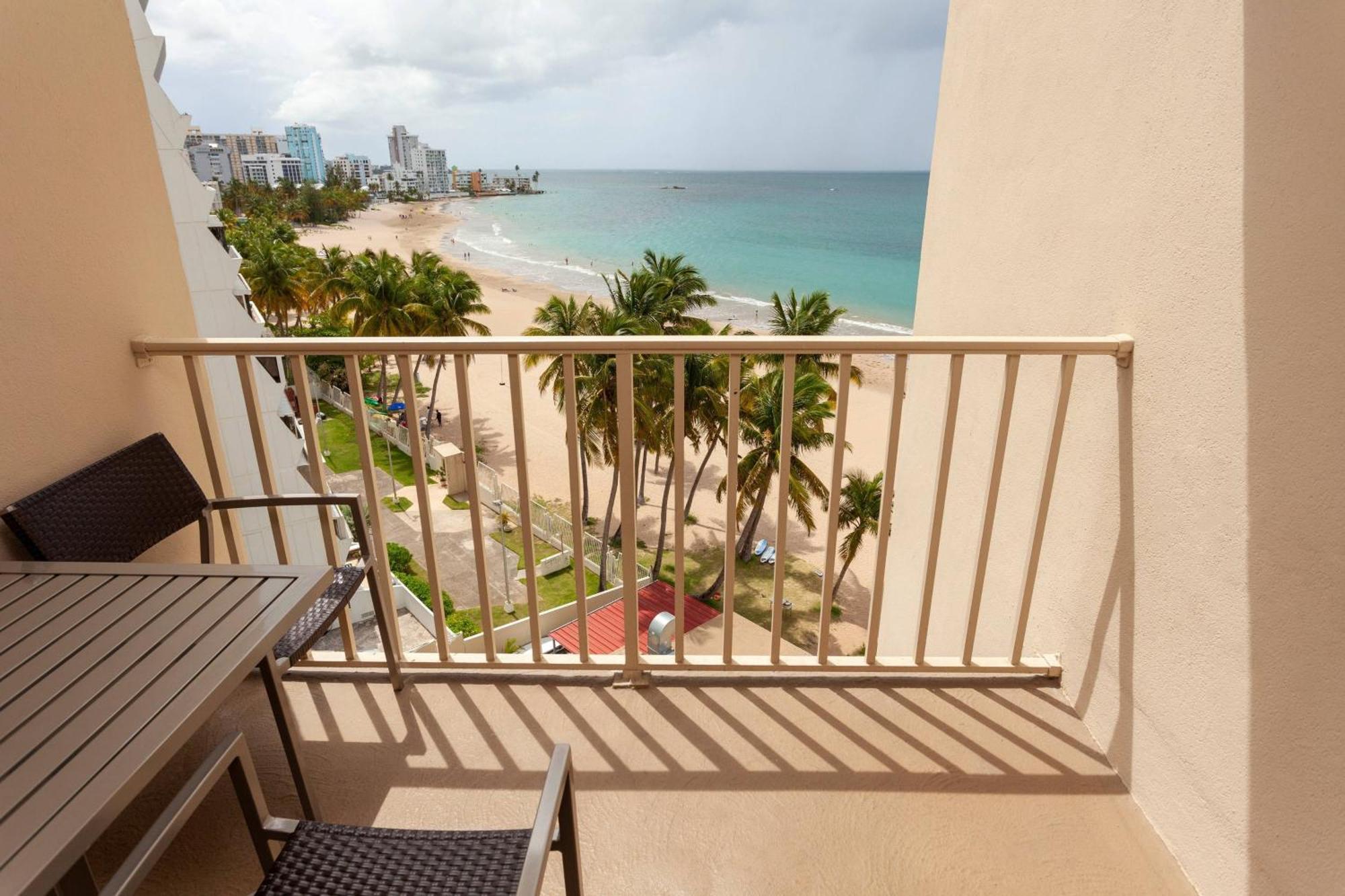 Courtyard By Marriott Isla Verde Beach Resort Сан-Хуан Екстер'єр фото