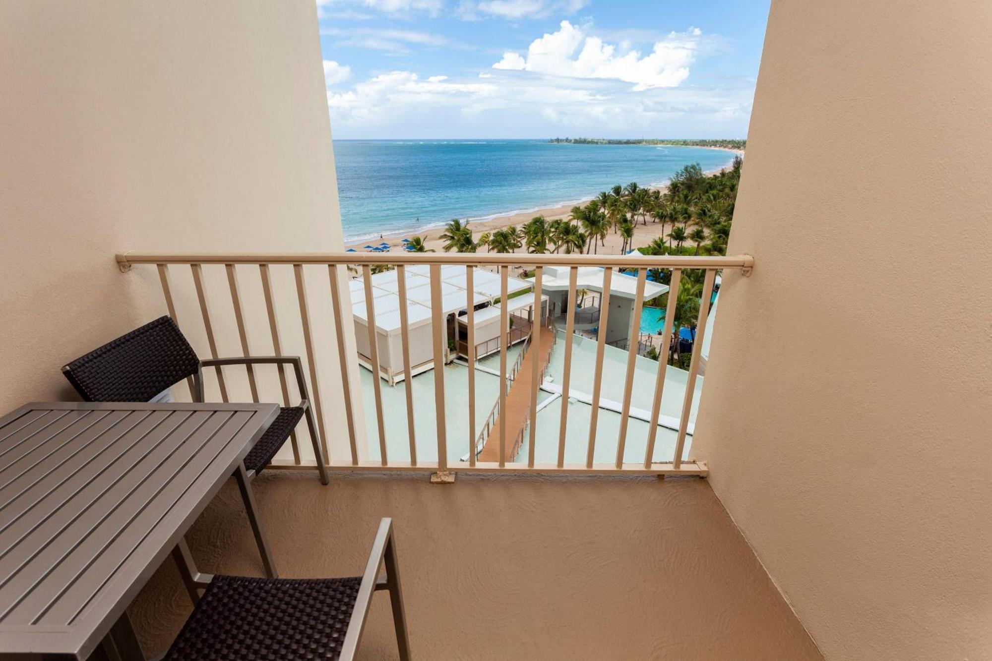 Courtyard By Marriott Isla Verde Beach Resort Сан-Хуан Екстер'єр фото