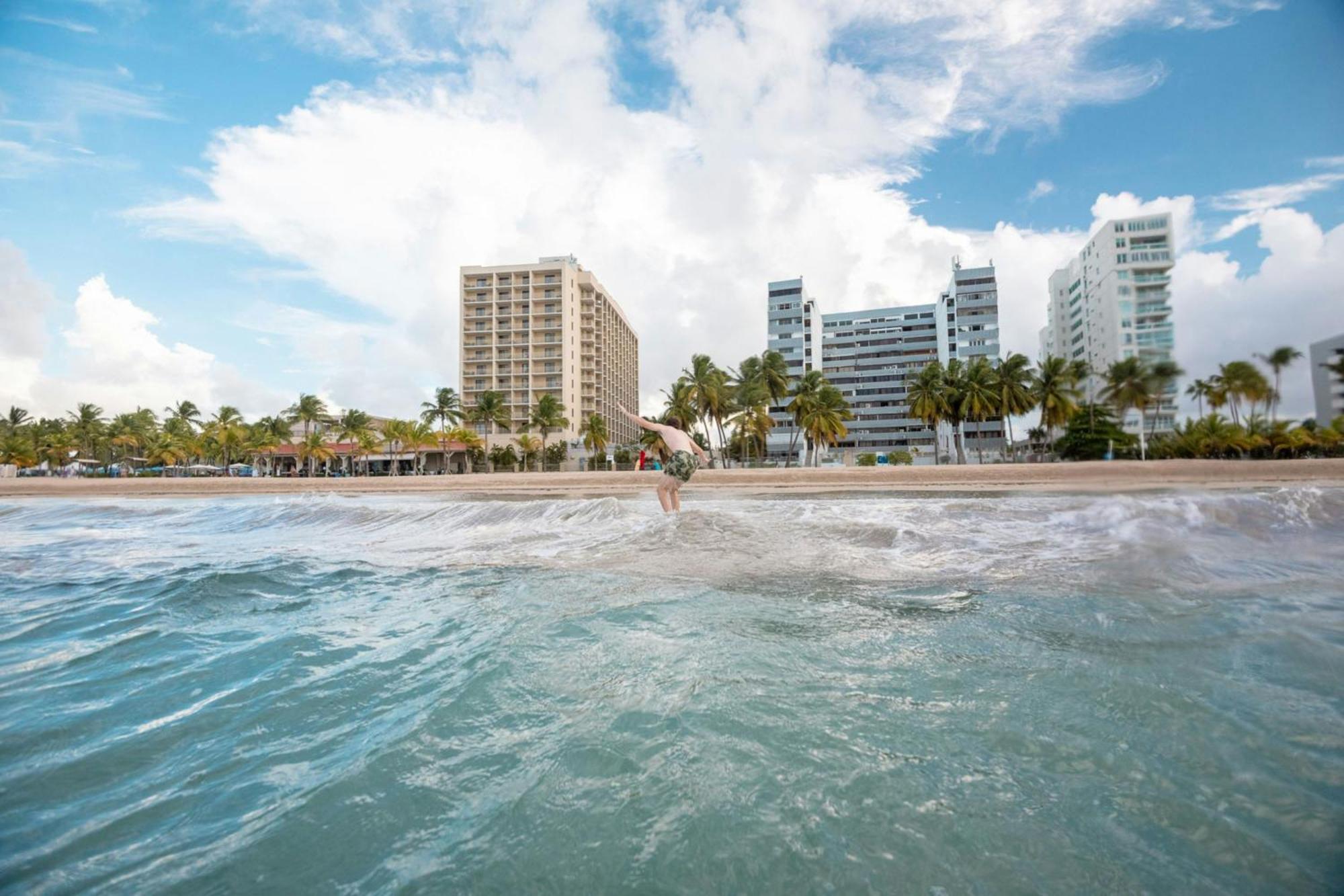Courtyard By Marriott Isla Verde Beach Resort Сан-Хуан Екстер'єр фото