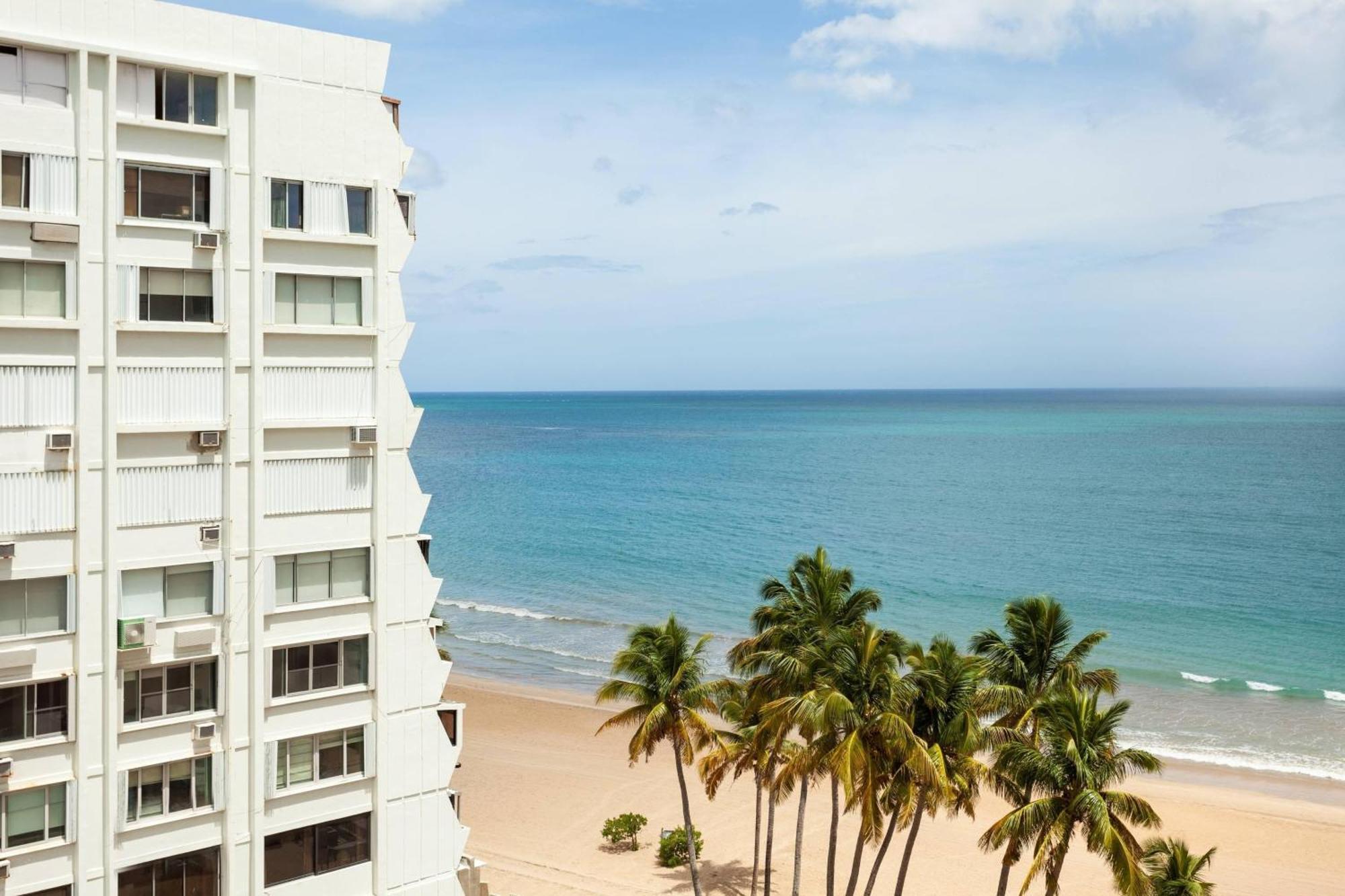 Courtyard By Marriott Isla Verde Beach Resort Сан-Хуан Екстер'єр фото